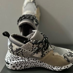 Steve Madden sneakers. NWT.
